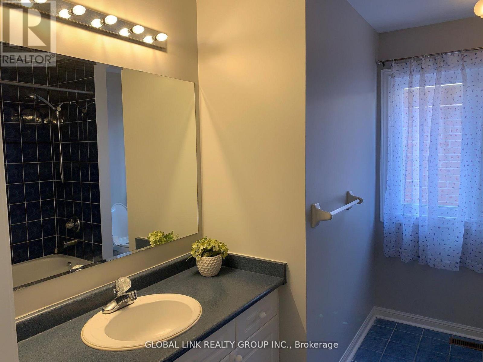 1328 Goldhawk Trail, Oakville (Wt West Oak Trails), Ontario  L6M 3Y6 - Photo 13 - W12931894