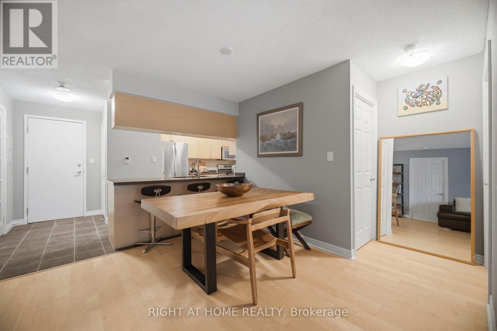 1418 - 3880 Duke Of York Boulevard, Mississauga (City Centre), Ontario  L5B 4M7 - Photo 14 - W12931904