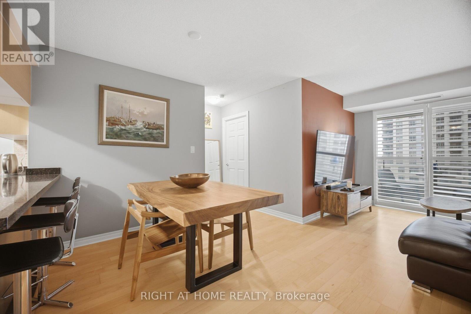 1418 - 3880 Duke Of York Boulevard, Mississauga (City Centre), Ontario  L5B 4M7 - Photo 16 - W12931904