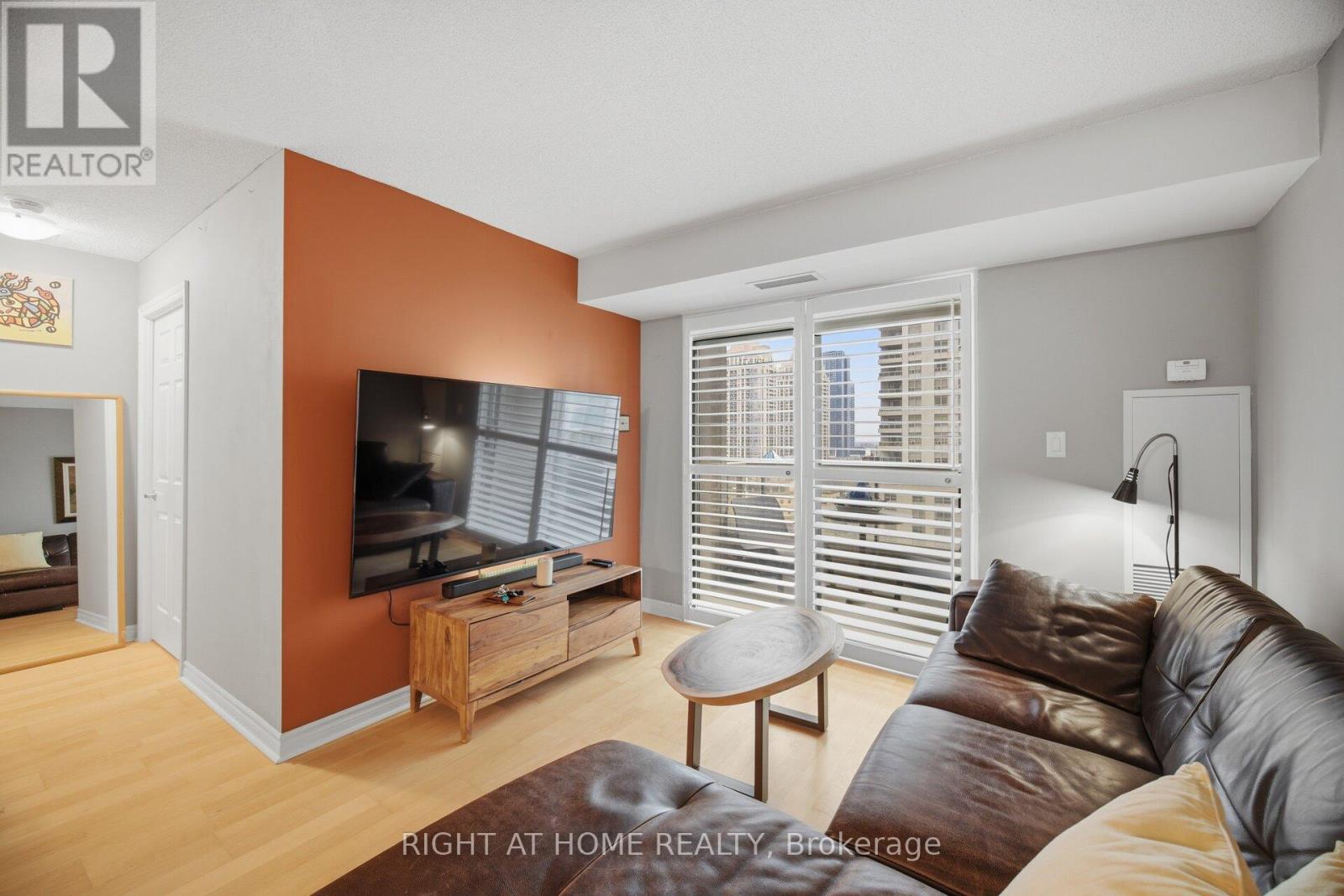 1418 - 3880 Duke Of York Boulevard, Mississauga (City Centre), Ontario  L5B 4M7 - Photo 19 - W12931904