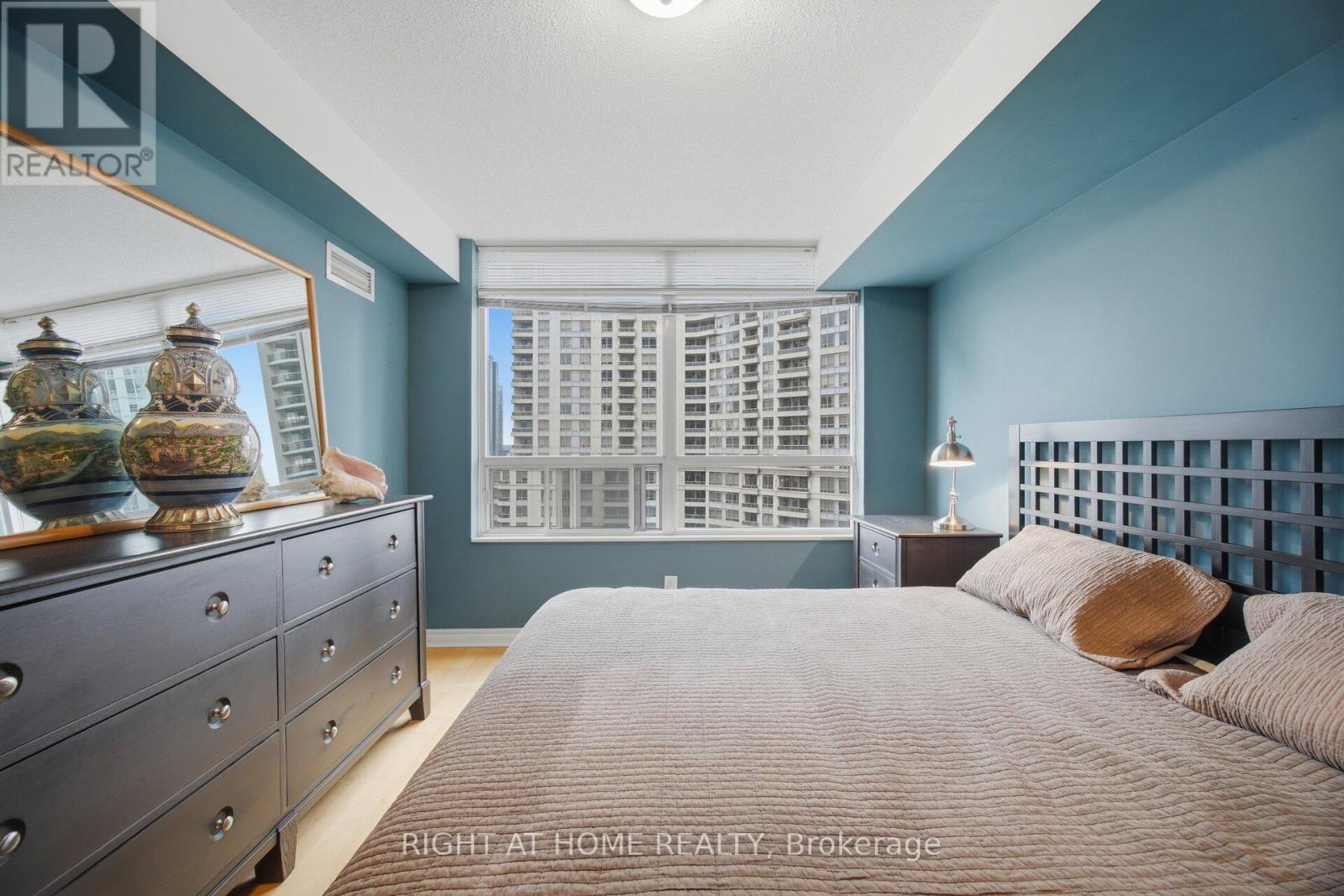 1418 - 3880 Duke Of York Boulevard, Mississauga (City Centre), Ontario  L5B 4M7 - Photo 24 - W12931904