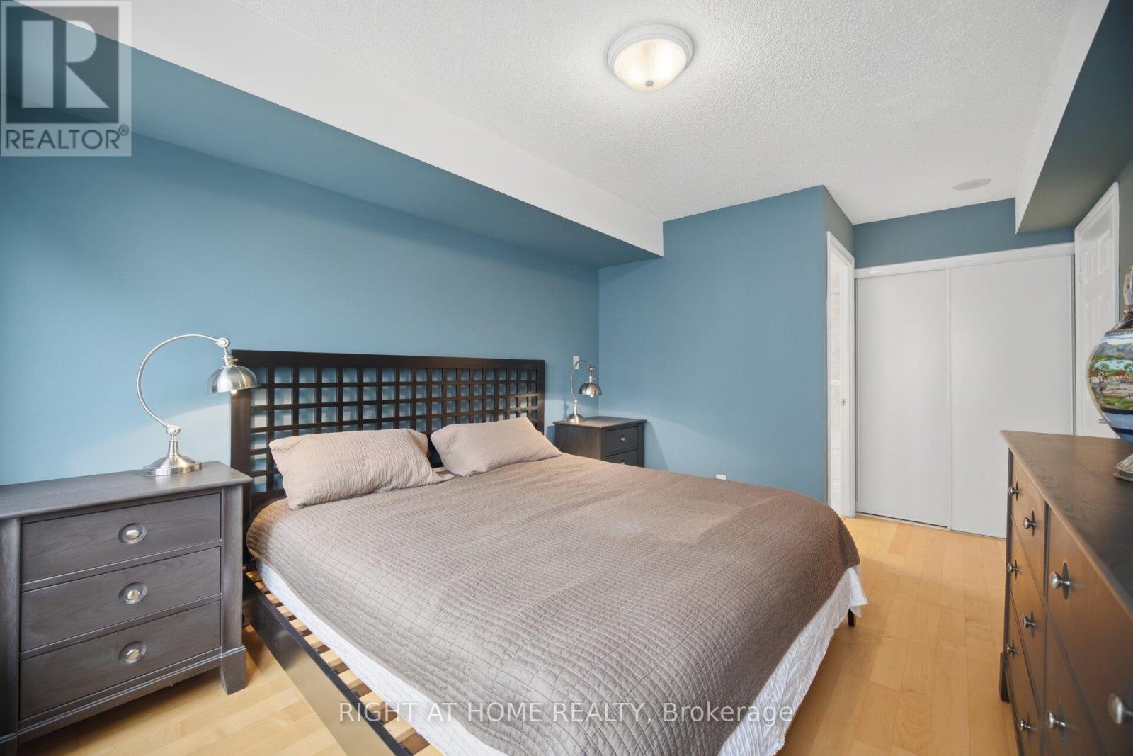 1418 - 3880 Duke Of York Boulevard, Mississauga (City Centre), Ontario  L5B 4M7 - Photo 25 - W12931904