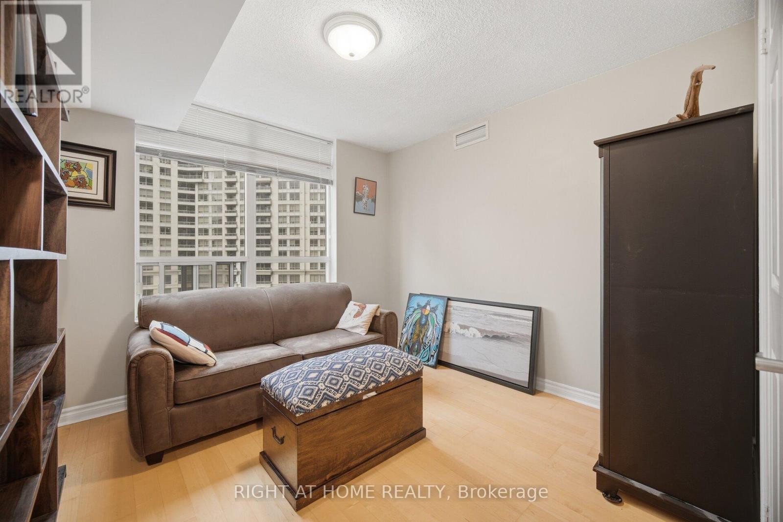 1418 - 3880 Duke Of York Boulevard, Mississauga (City Centre), Ontario  L5B 4M7 - Photo 27 - W12931904