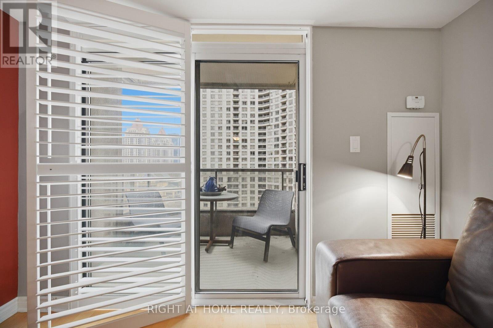 1418 - 3880 Duke Of York Boulevard, Mississauga (City Centre), Ontario  L5B 4M7 - Photo 32 - W12931904