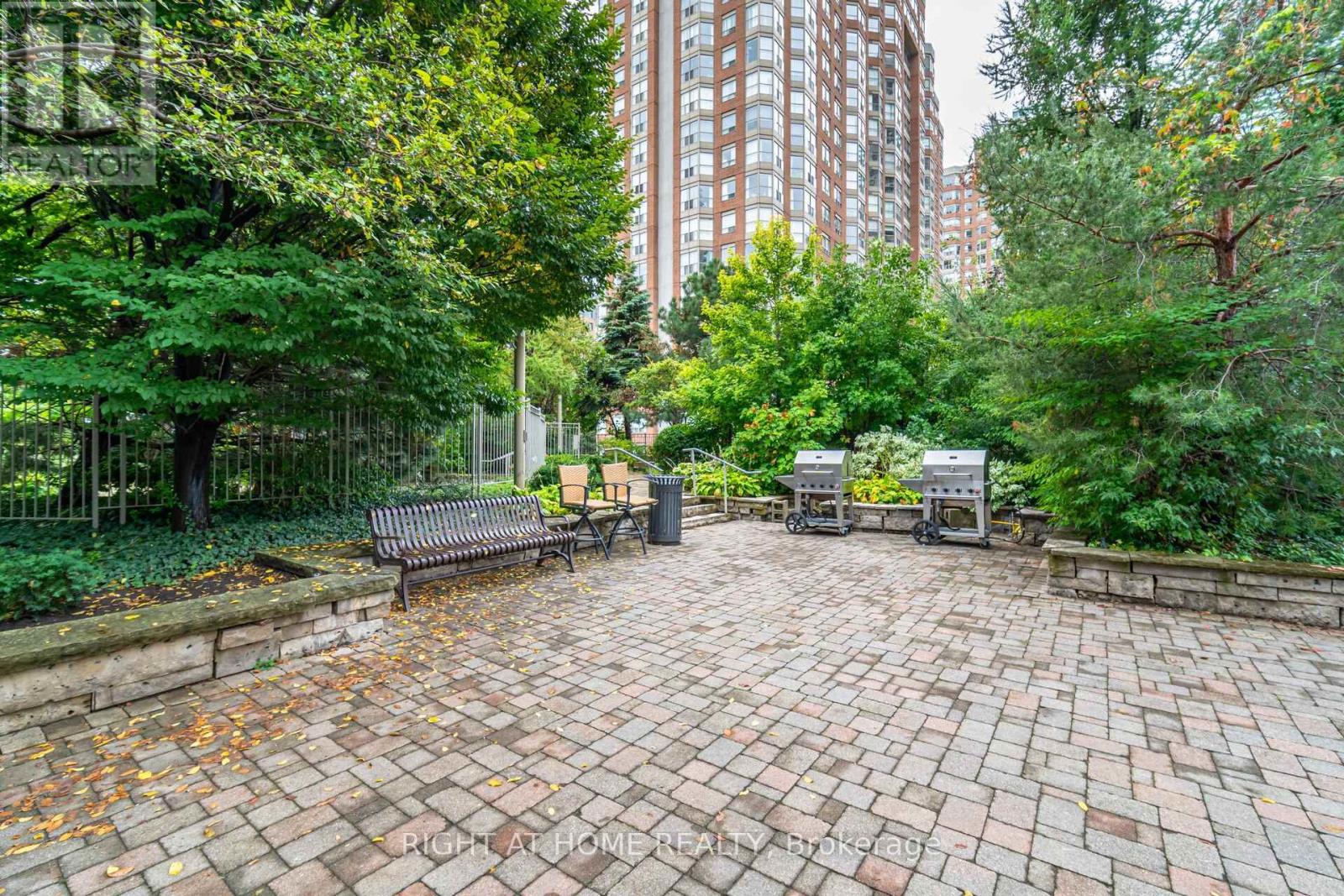 1418 - 3880 Duke Of York Boulevard, Mississauga (City Centre), Ontario  L5B 4M7 - Photo 36 - W12931904