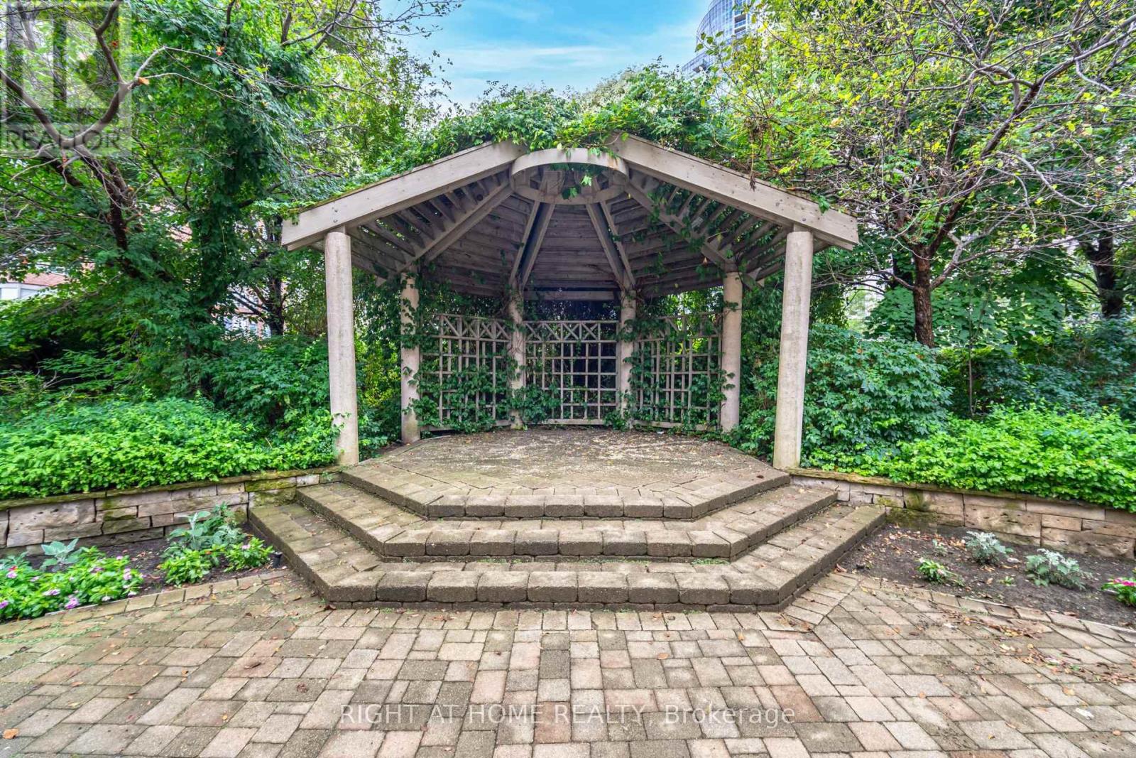 1418 - 3880 Duke Of York Boulevard, Mississauga (City Centre), Ontario  L5B 4M7 - Photo 38 - W12931904