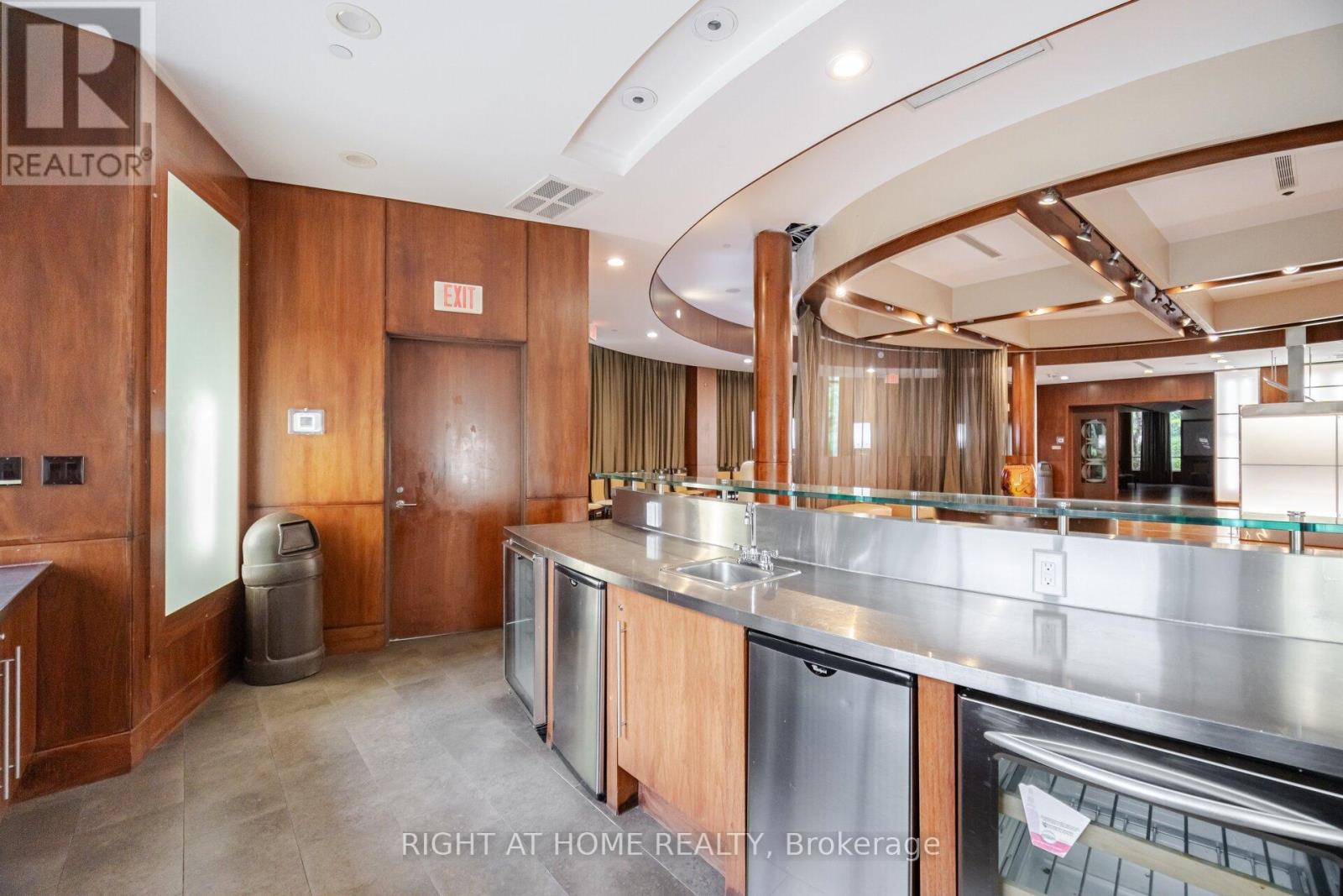 1418 - 3880 Duke Of York Boulevard, Mississauga (City Centre), Ontario  L5B 4M7 - Photo 43 - W12931904