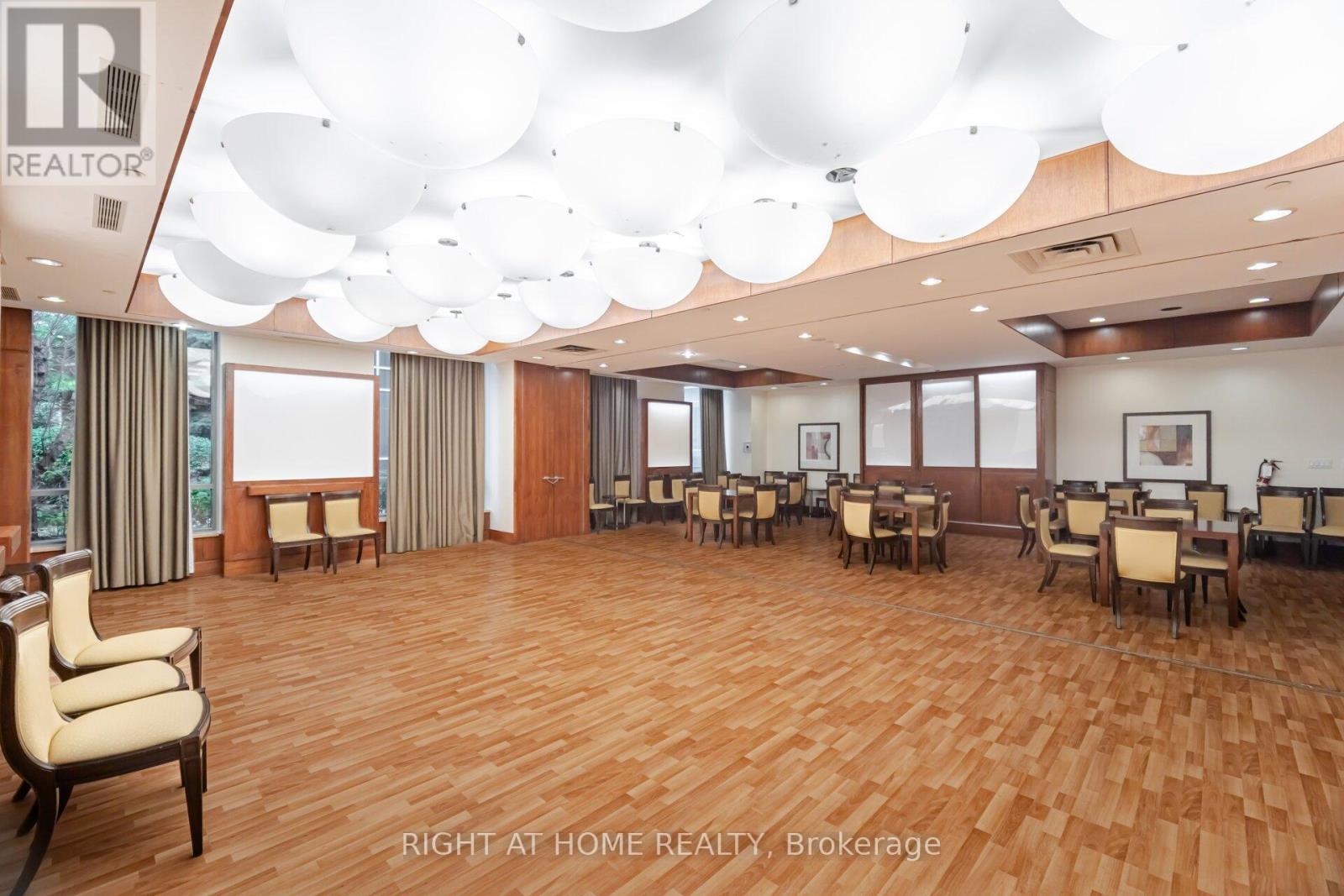 1418 - 3880 Duke Of York Boulevard, Mississauga (City Centre), Ontario  L5B 4M7 - Photo 45 - W12931904