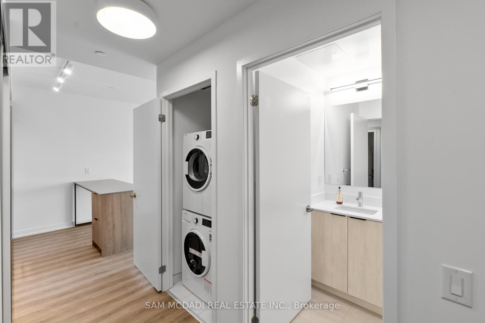 524 - 2485 Eglinton Avenue W, Mississauga (Central Erin Mills), Ontario  L5M 2T1 - Photo 3 - W12931906