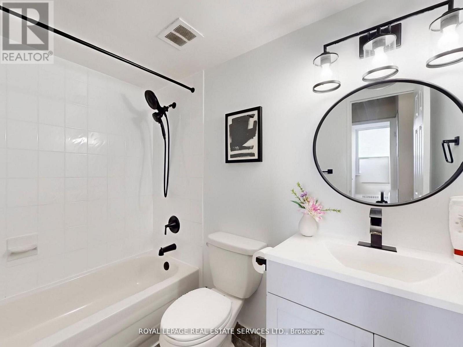 702 - 551 The West Mall, Toronto (Etobicoke West Mall), Ontario  M9C 1G7 - Photo 14 - W12931938