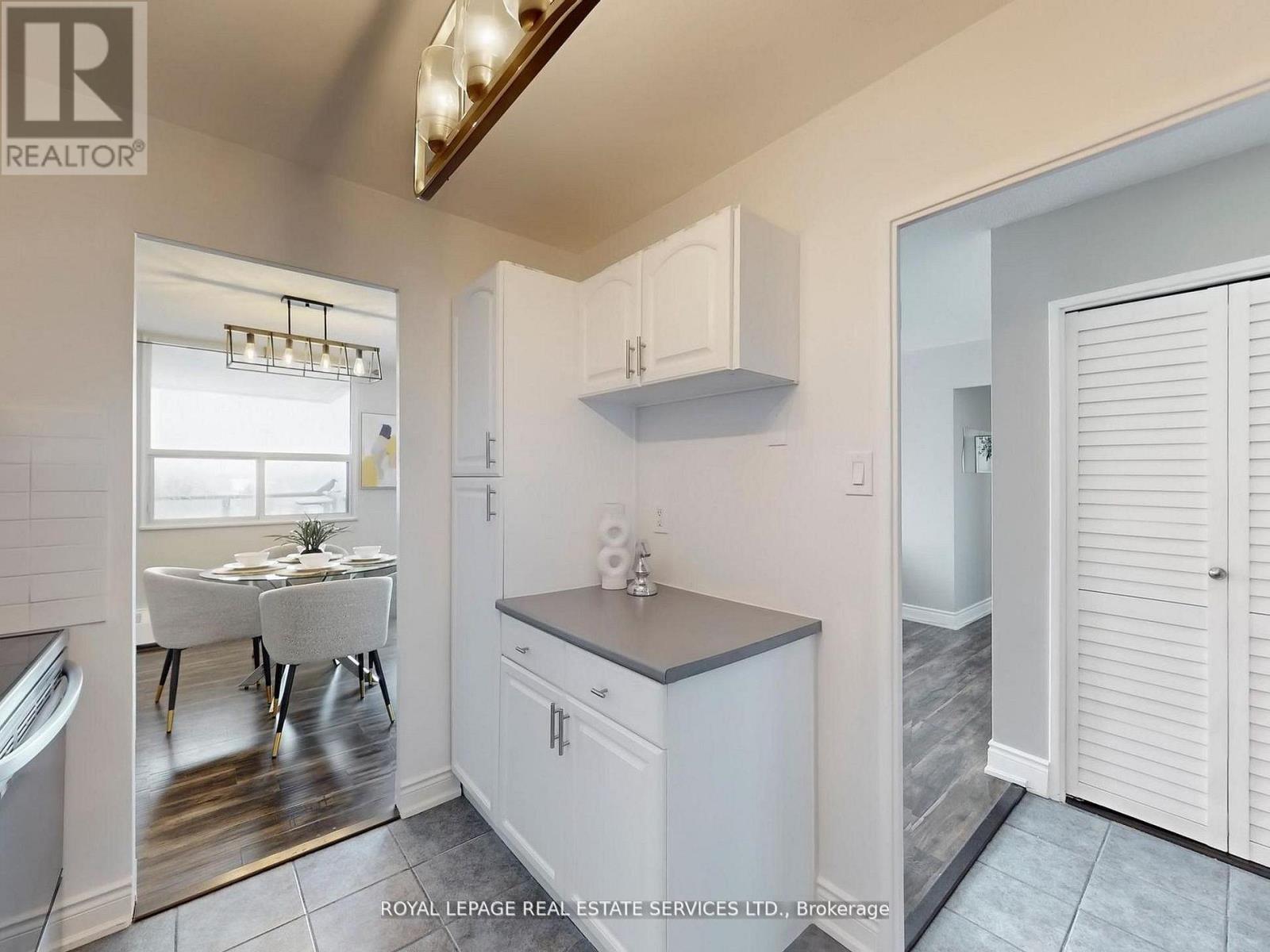 702 - 551 The West Mall, Toronto (Etobicoke West Mall), Ontario  M9C 1G7 - Photo 7 - W12931938