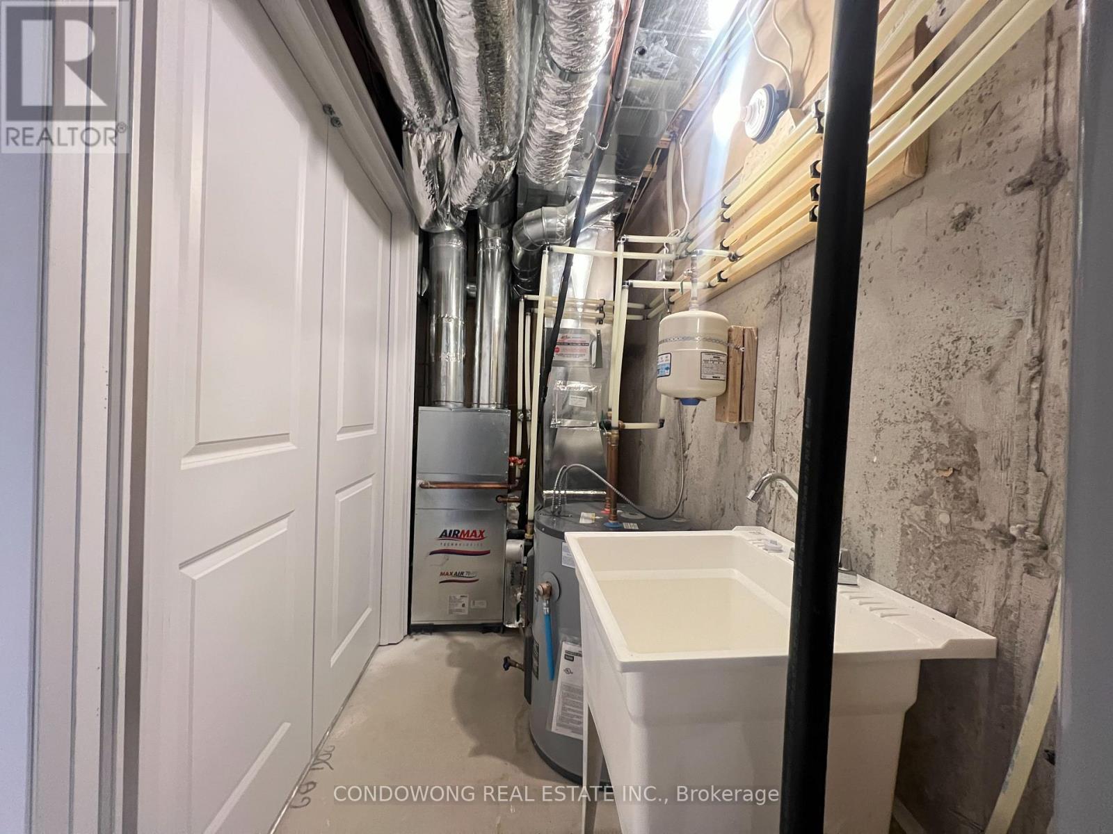 5951 Saigon Street, Mississauga (East Credit), Ontario  L5V 0E9 - Photo 29 - W12931948