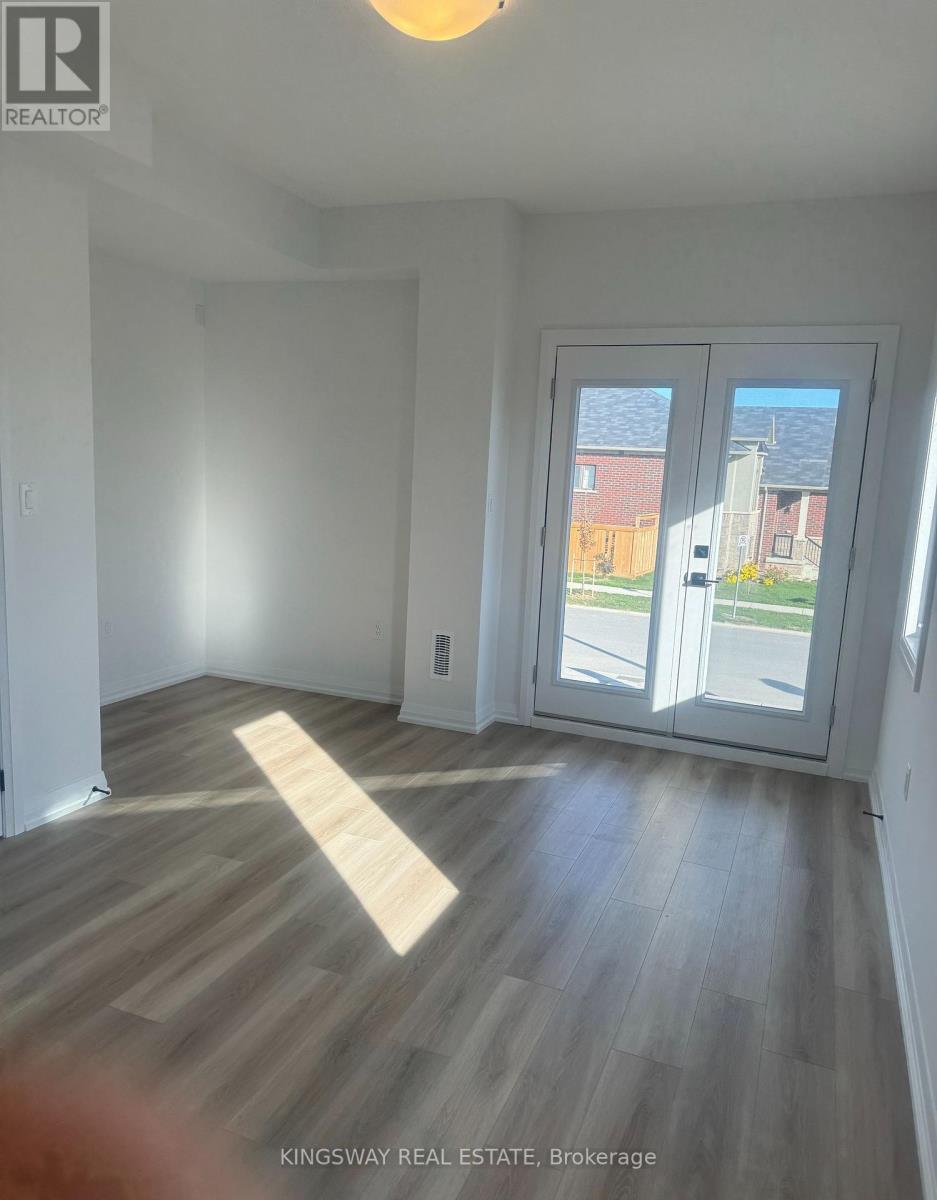 55 Tom Brown Drive, Brant (Paris), Ontario  N3L 0H4 - Photo 15 - X12931914