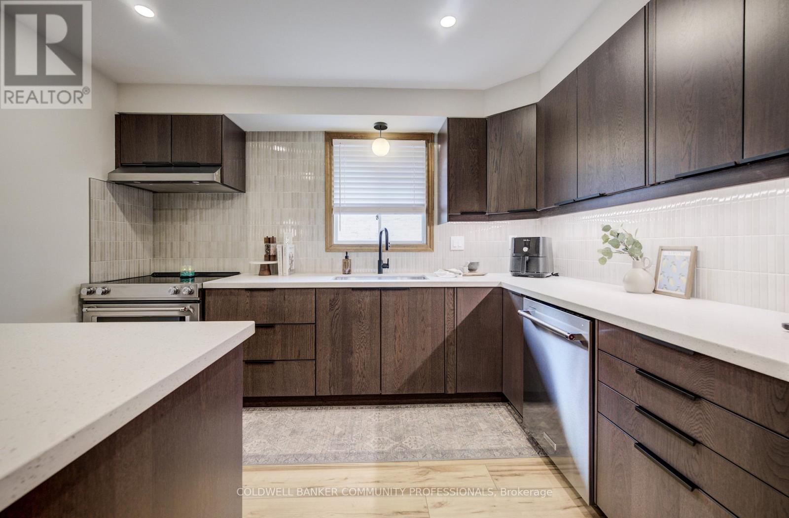 483 Dicenzo Drive, Hamilton (Ryckmans), Ontario  L9B 2C4 - Photo 17 - X12931926