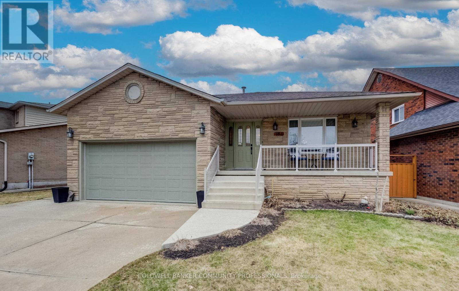 483 Dicenzo Drive, Hamilton (Ryckmans), Ontario  L9B 2C4 - Photo 2 - X12931926