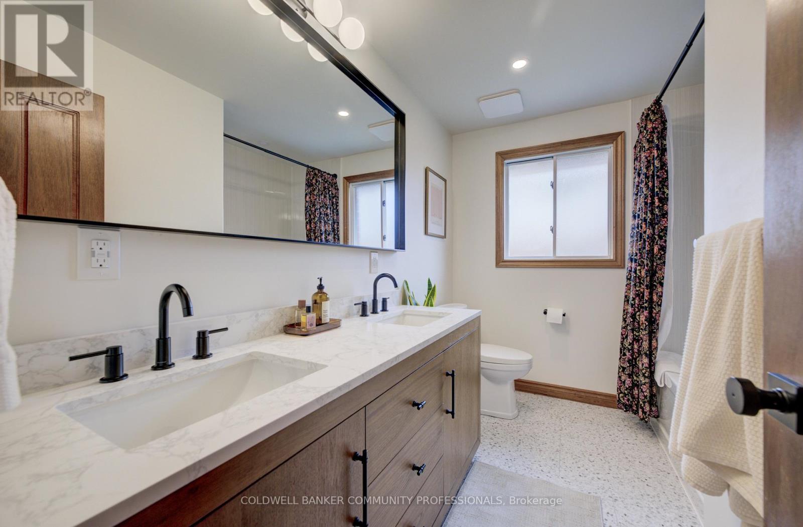 483 Dicenzo Drive, Hamilton (Ryckmans), Ontario  L9B 2C4 - Photo 23 - X12931926