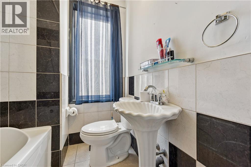 496 E King Street E, Kitchener, Ontario  N2G 2L6 - Photo 14 - 40815418