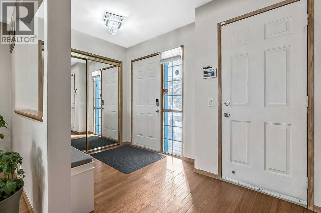 38 Martinwood Road Ne, Calgary, Alberta  T3J 3H5 - Photo 4 - A2290628