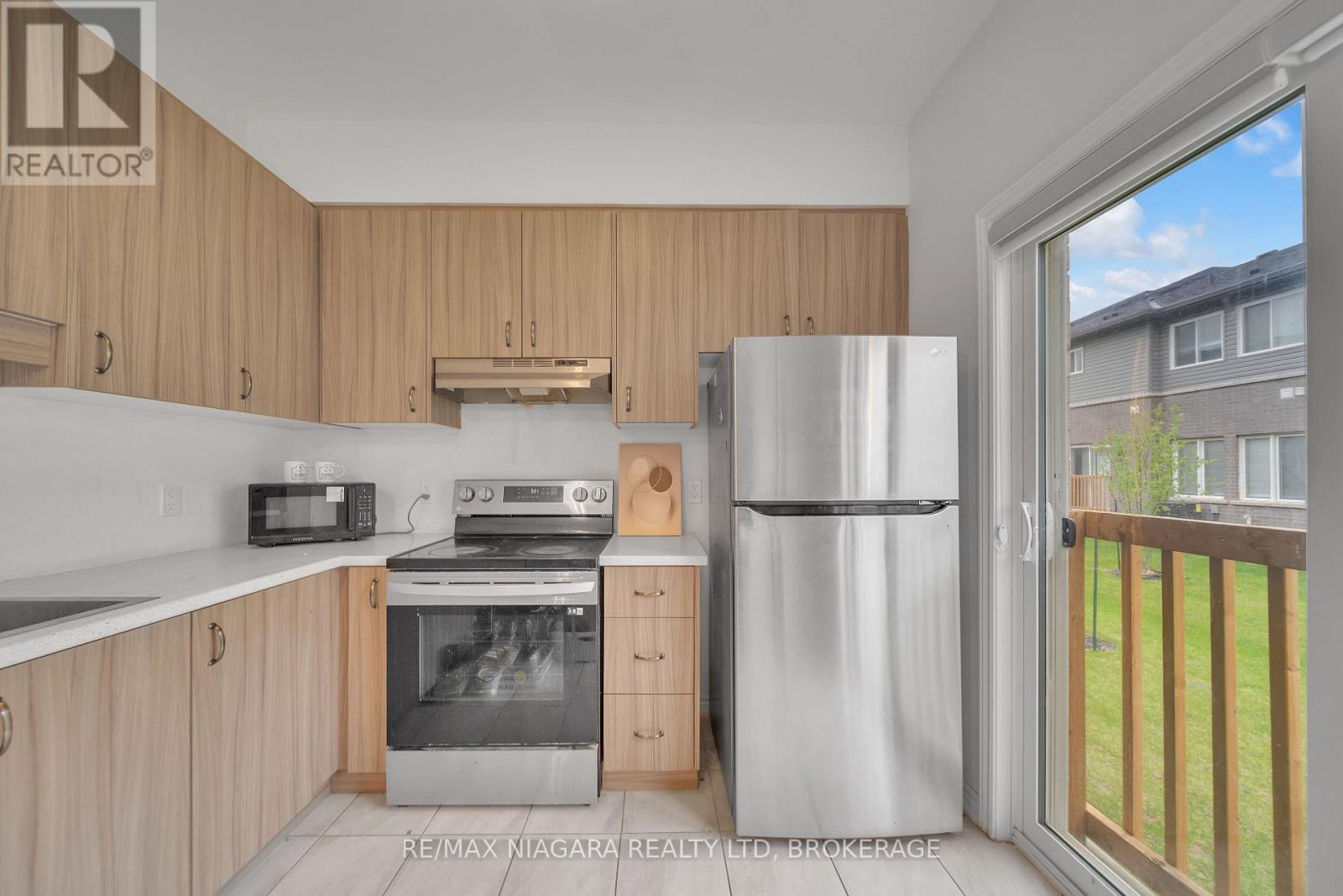 120 Renfrew Trail, Welland, Ontario  L3C 0K2 - Photo 10 - X12931956