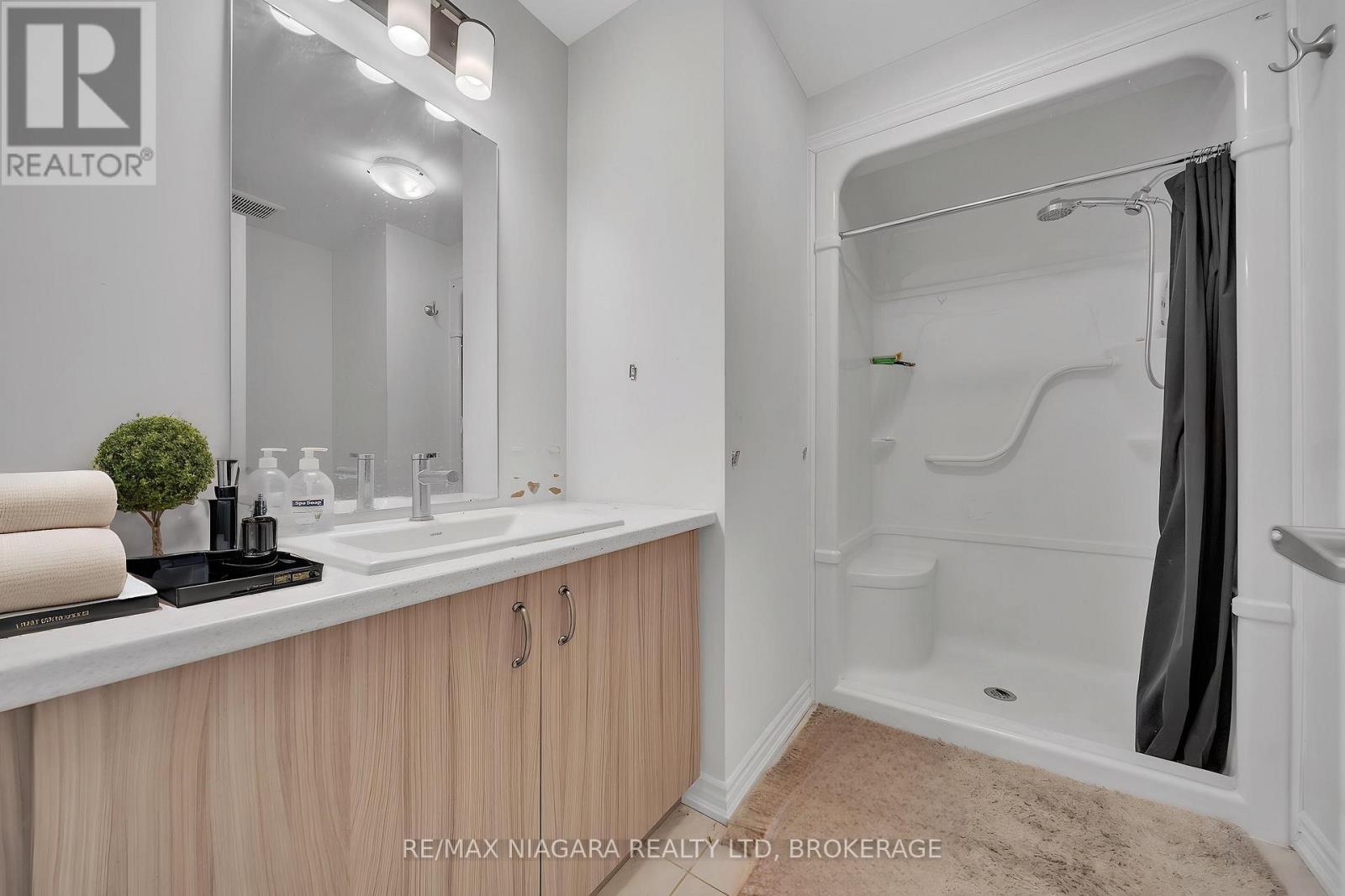 120 Renfrew Trail, Welland, Ontario  L3C 0K2 - Photo 15 - X12931956