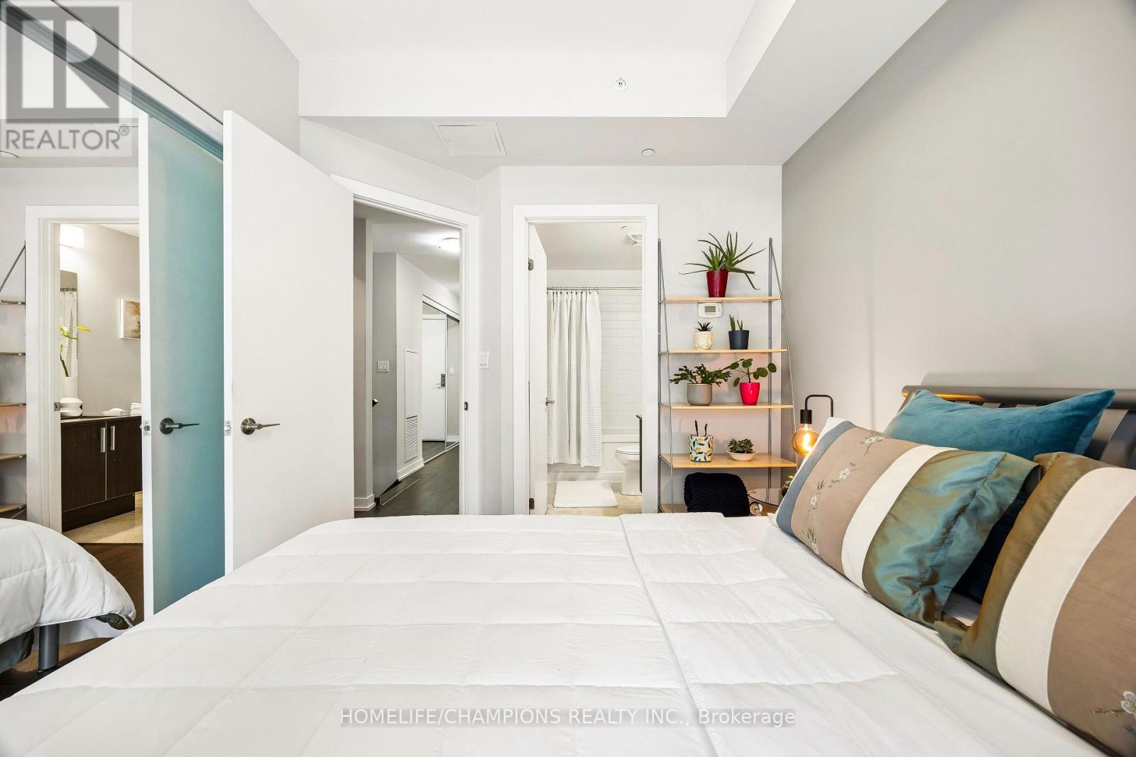 Th10 - 20 Bruyeres Mews, Toronto, Ontario M5V 0G8 - Photo 16 - C12928488