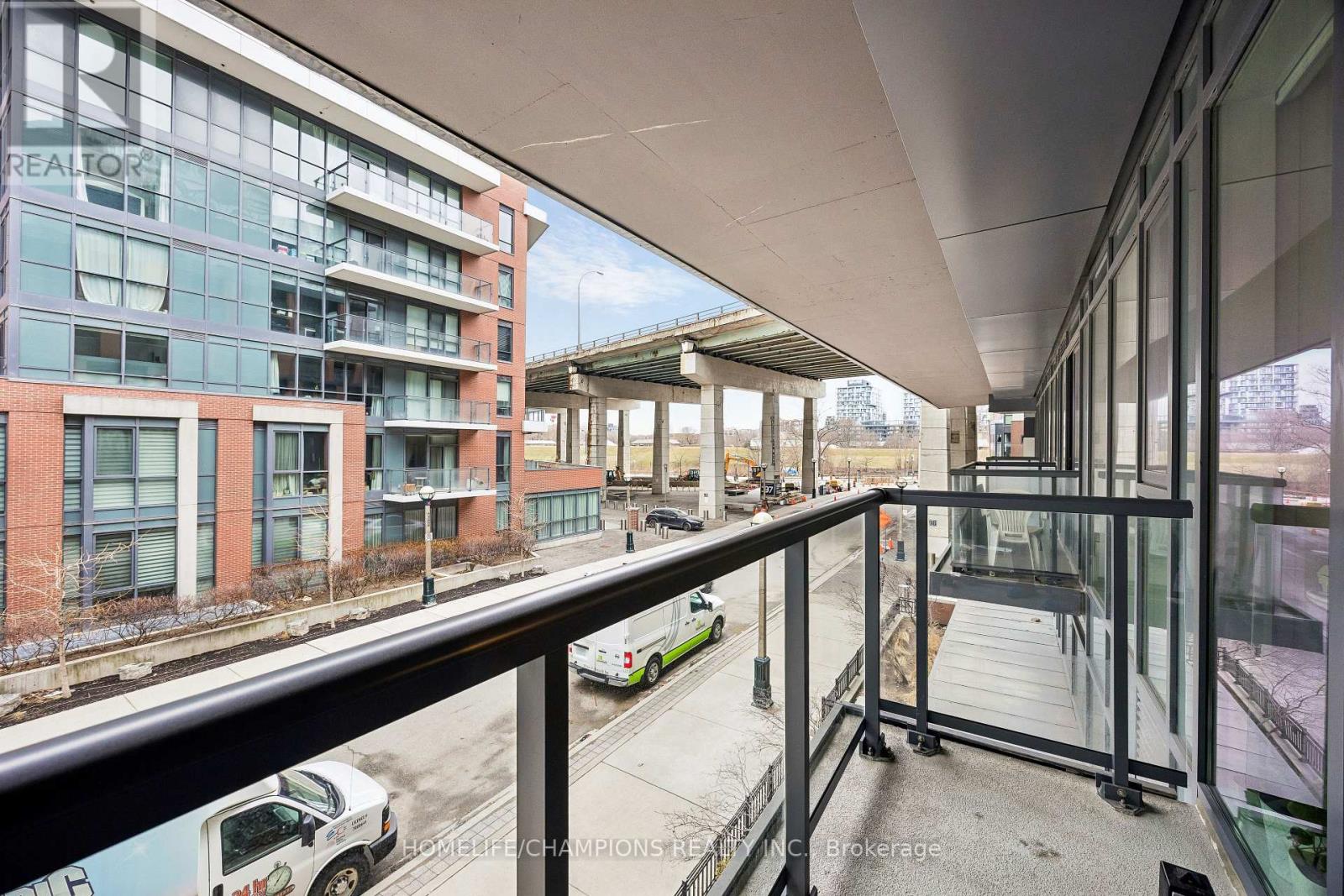 Th10 - 20 Bruyeres Mews, Toronto, Ontario M5V 0G8 - Photo 24 - C12928488