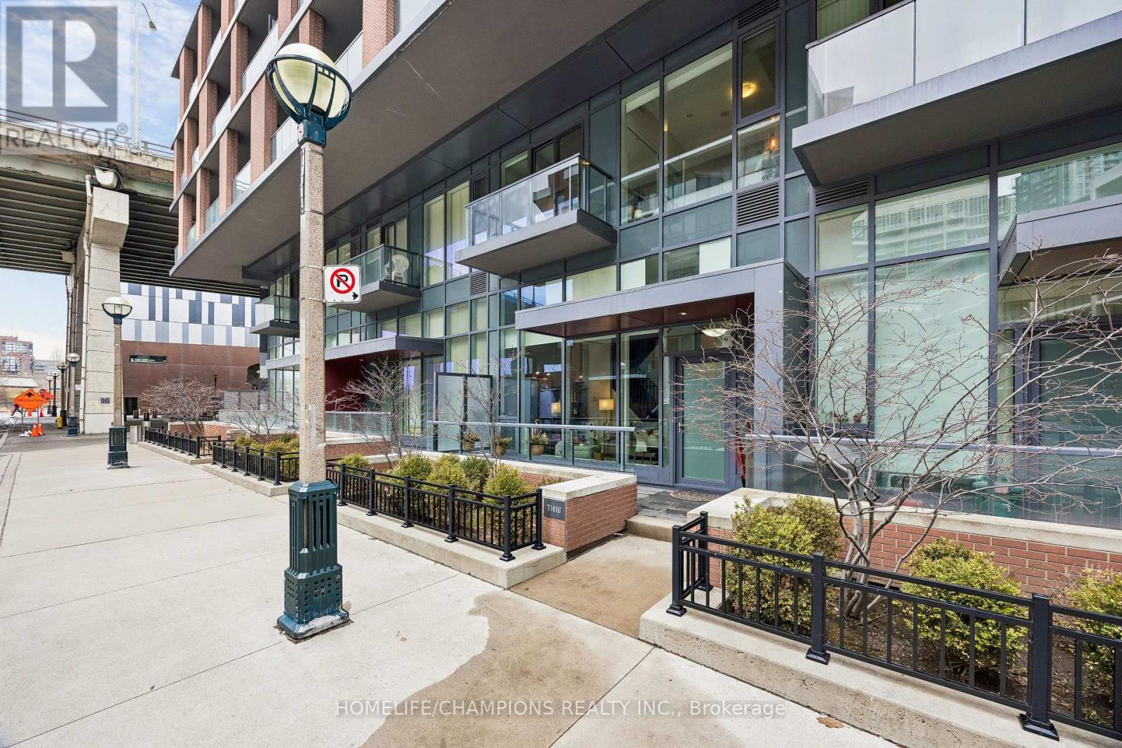 Th10 - 20 Bruyeres Mews, Toronto, Ontario M5V 0G8 - Photo 28 - C12928488