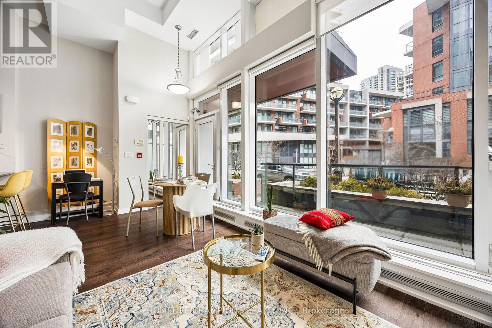 Th10 - 20 Bruyeres Mews, Toronto, Ontario M5V 0G8 - Photo 4 - C12928488