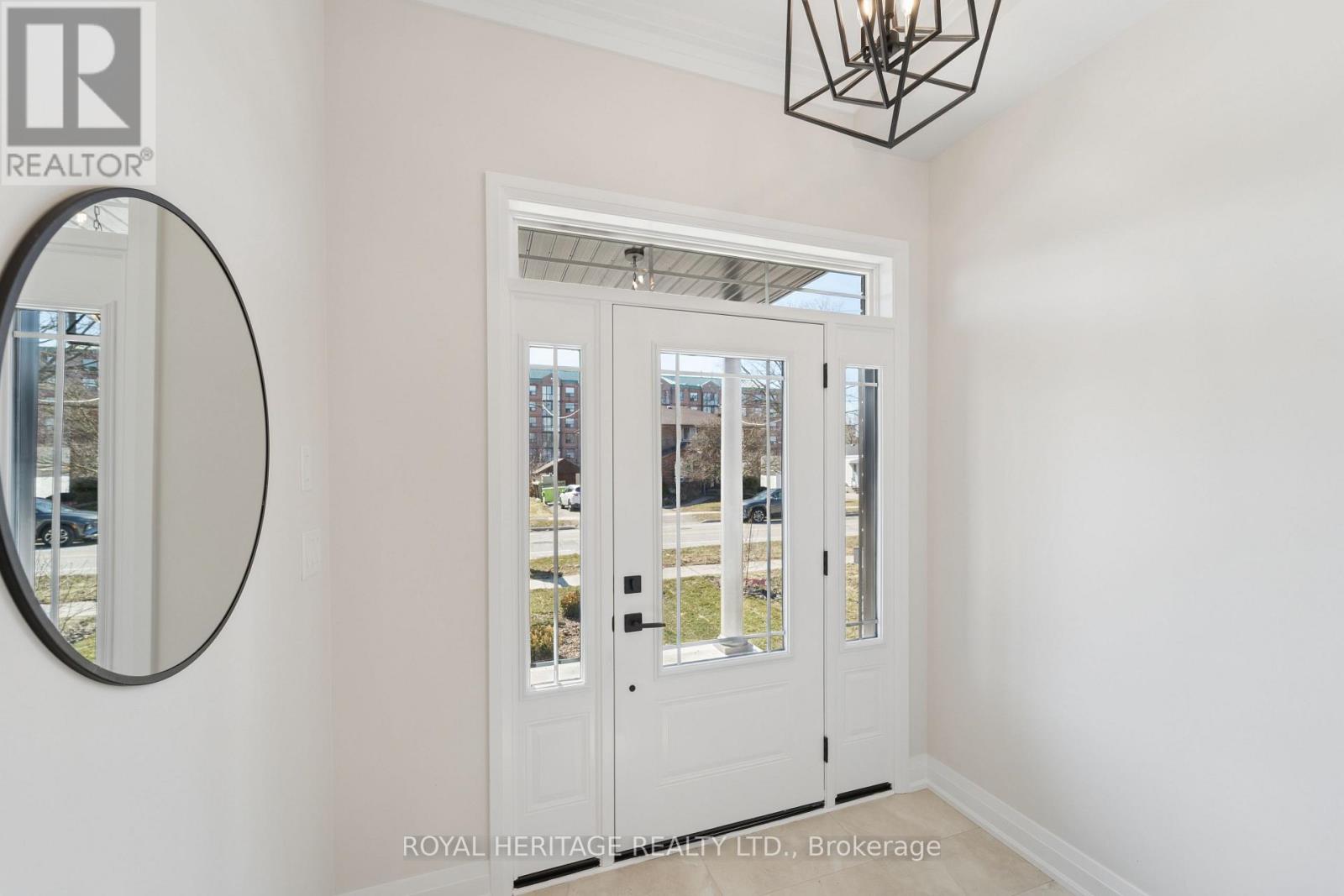 127 Hickory Street N, Whitby, Ontario  L1N 3X6 - Photo 2 - E12677460