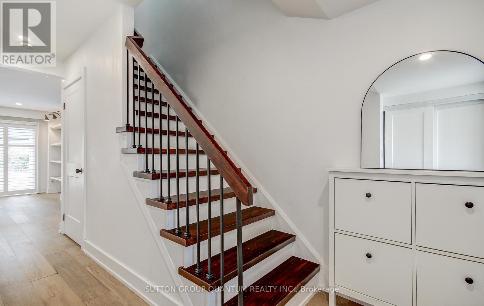 72 - 20 Mineola Road E, Mississauga, Ontario  L5G 4N9 - Photo 2 - W12914848