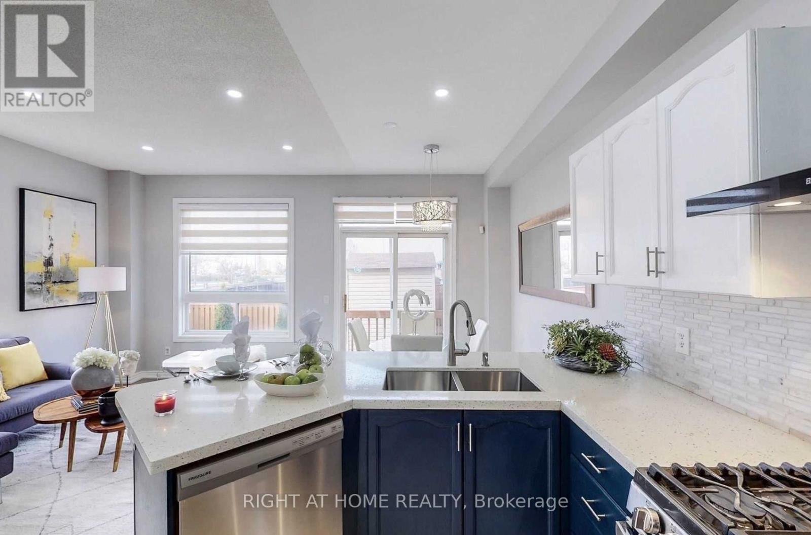 3690 Thomas Street, Mississauga, Ontario  L5M 7E6 - Photo 7 - W12931972