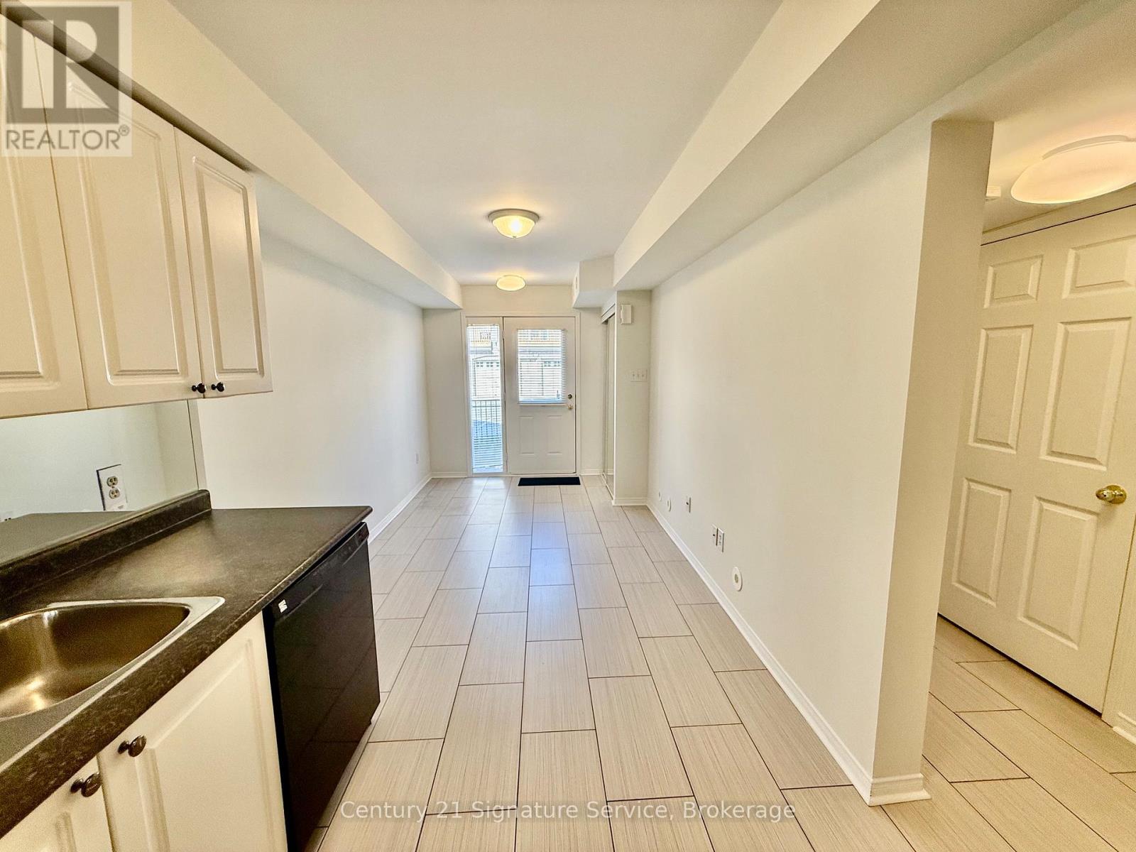 302 - 4975 Southampton Drive, Mississauga, Ontario  L5M 8E5 - Photo 4 - W12931974