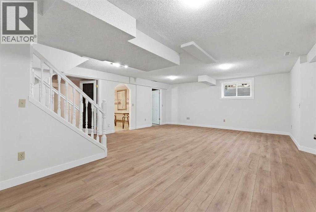 414 Mt Cornwall Circle SE, Calgary, Alberta  T2J 2J6 - Photo 29 - A2294883