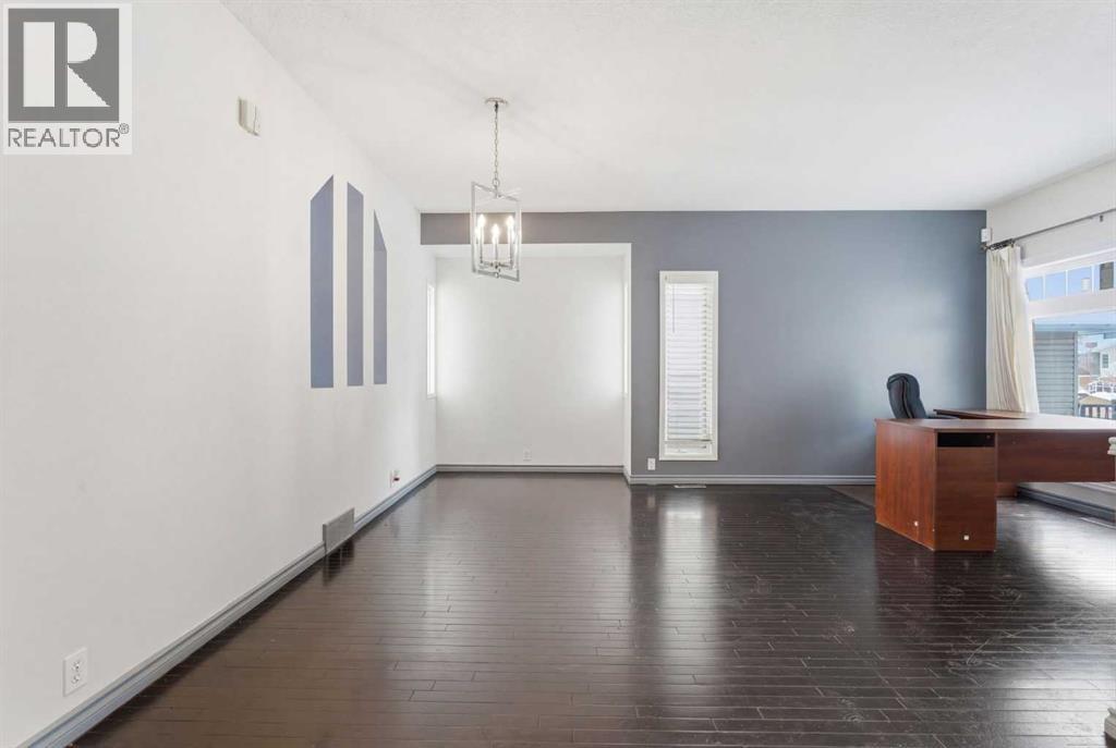 414 Mt Cornwall Circle SE, Calgary, Alberta  T2J 2J6 - Photo 6 - A2294883