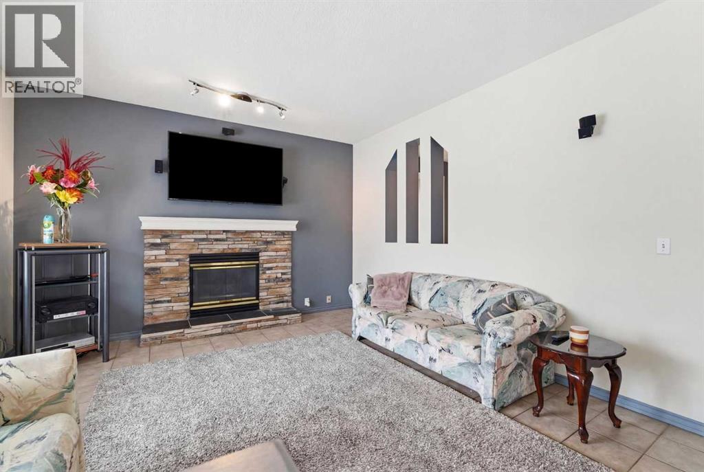 414 Mt Cornwall Circle SE, Calgary, Alberta  T2J 2J6 - Photo 9 - A2294883