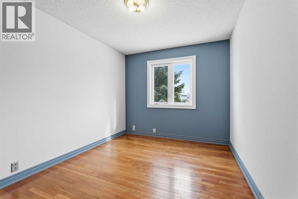 414 Mt Cornwall Circle SE, Calgary, Alberta  T2J 2J6 - Photo 26 - A2294883