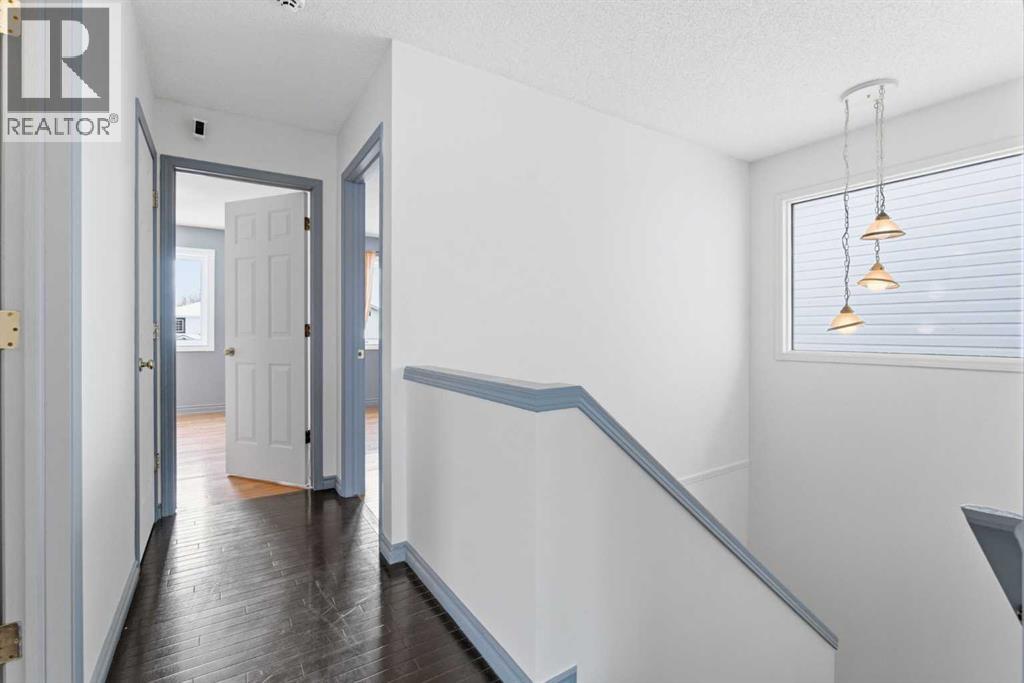 414 Mt Cornwall Circle SE, Calgary, Alberta  T2J 2J6 - Photo 19 - A2294883