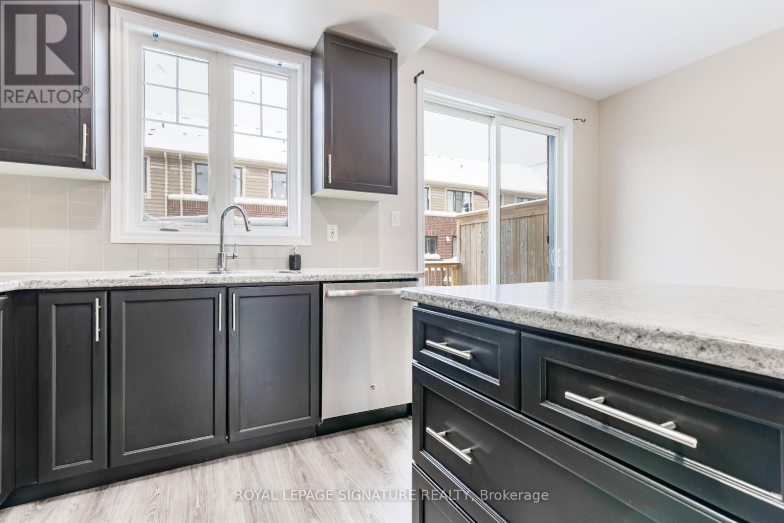 68 Esplanade Lane, Grimsby, Ontario  L3M 0H2 - Photo 9 - X12931960