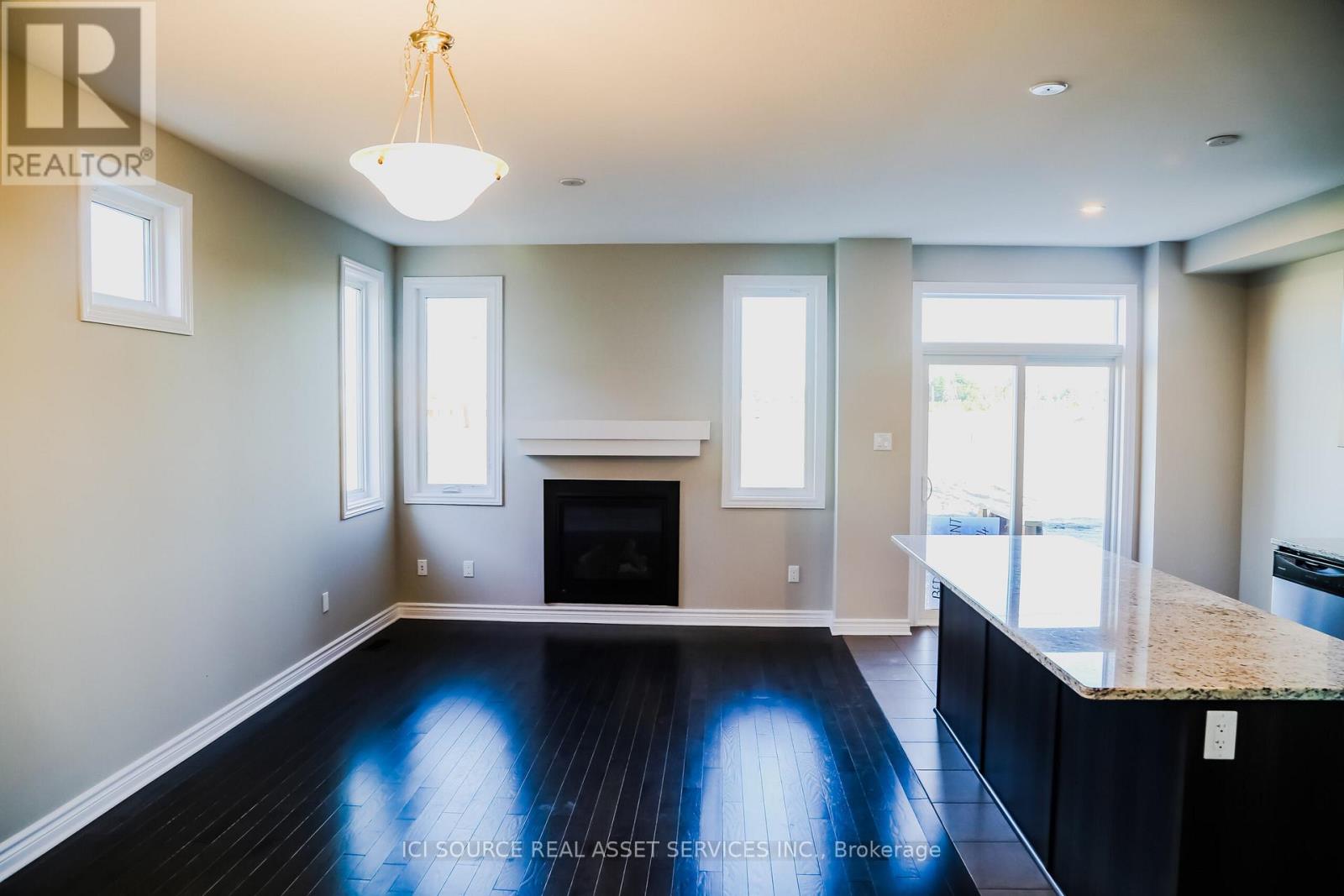 193 Kimpton Drive, Ottawa, Ontario  K2S 0C1 - Photo 4 - X12931992