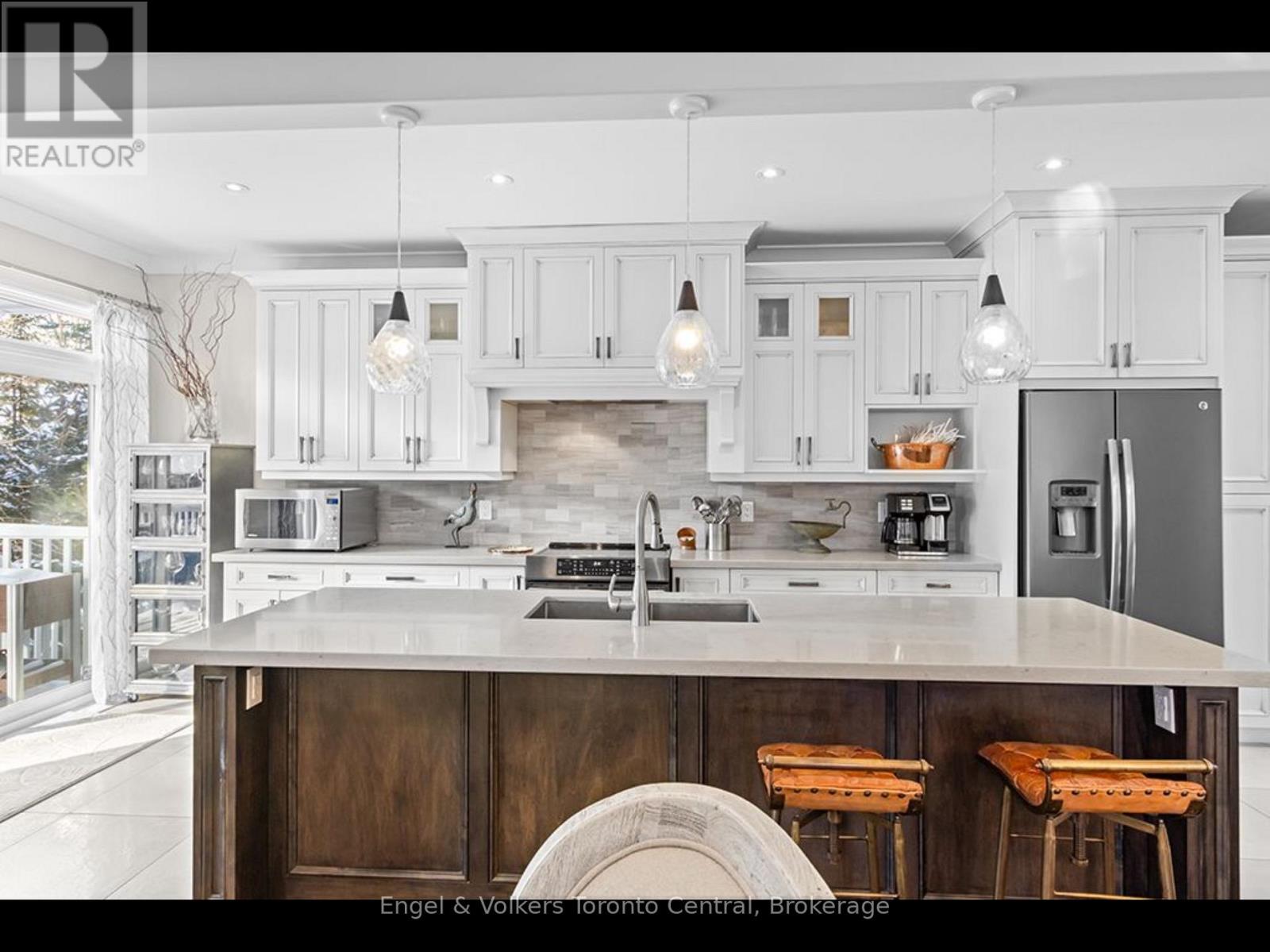 68 50th Street S, Wasaga Beach, Ontario  L9Z 1X5 - Photo 11 - S12742198