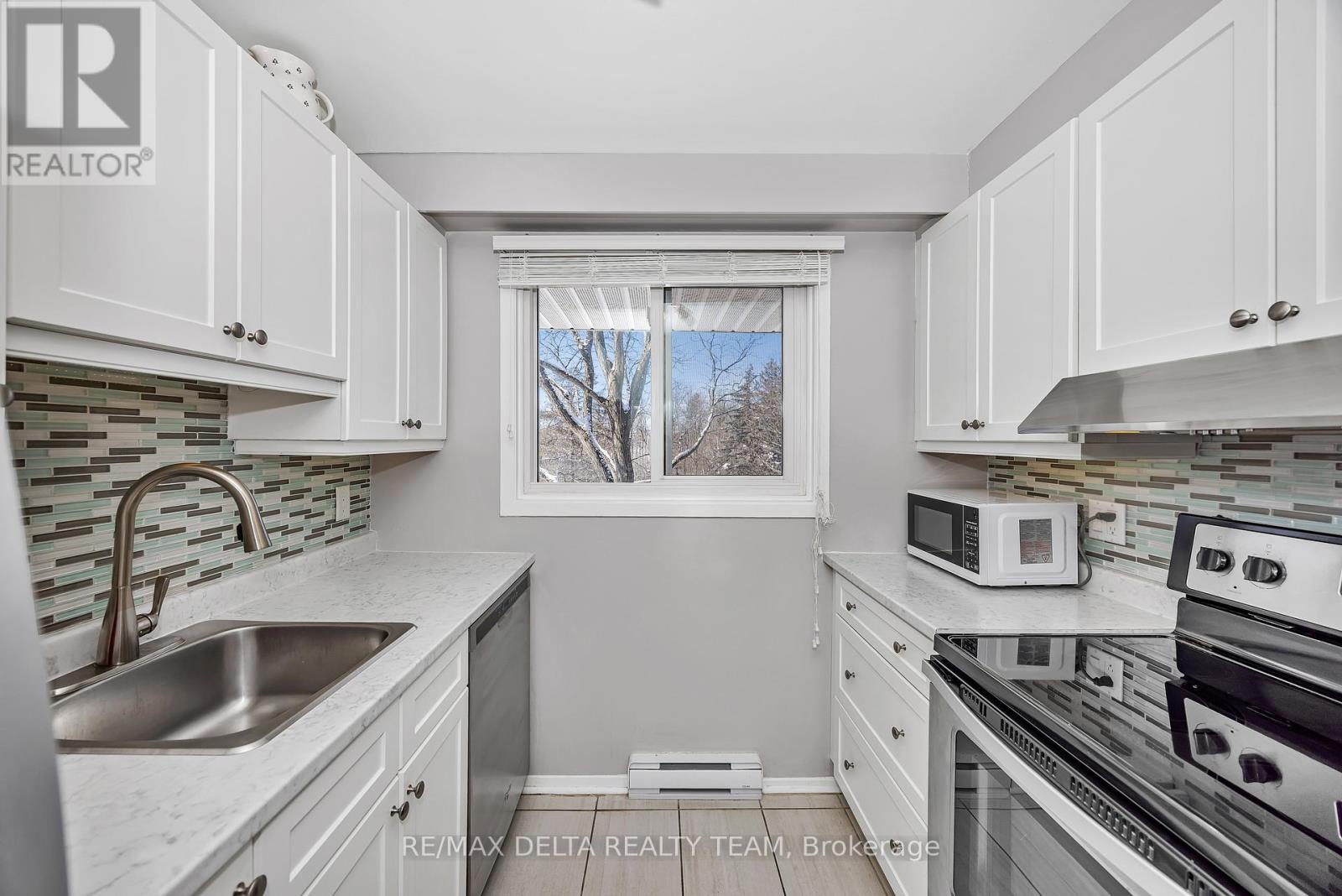 303 - 6434 Bilberry Drive, Ottawa, Ontario  K1C 4P5 - Photo 10 - X12771968