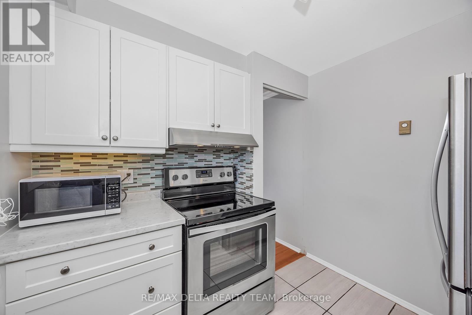 303 - 6434 Bilberry Drive, Ottawa, Ontario  K1C 4P5 - Photo 11 - X12771968