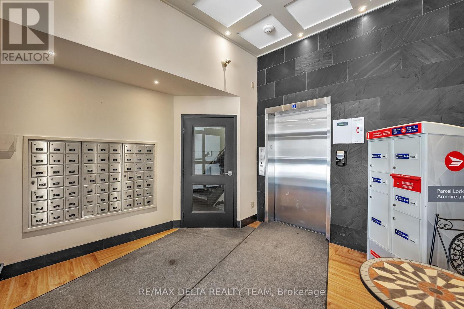 303 - 6434 Bilberry Drive, Ottawa, Ontario  K1C 4P5 - Photo 3 - X12771968