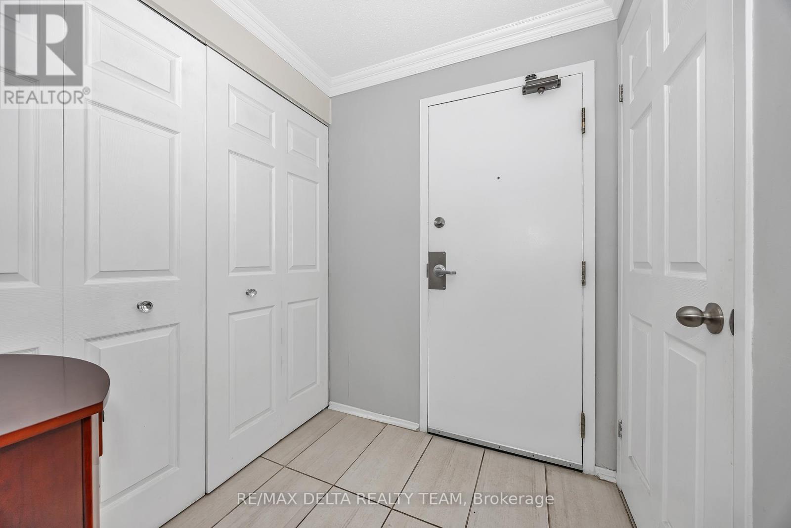 303 - 6434 Bilberry Drive, Ottawa, Ontario  K1C 4P5 - Photo 4 - X12771968