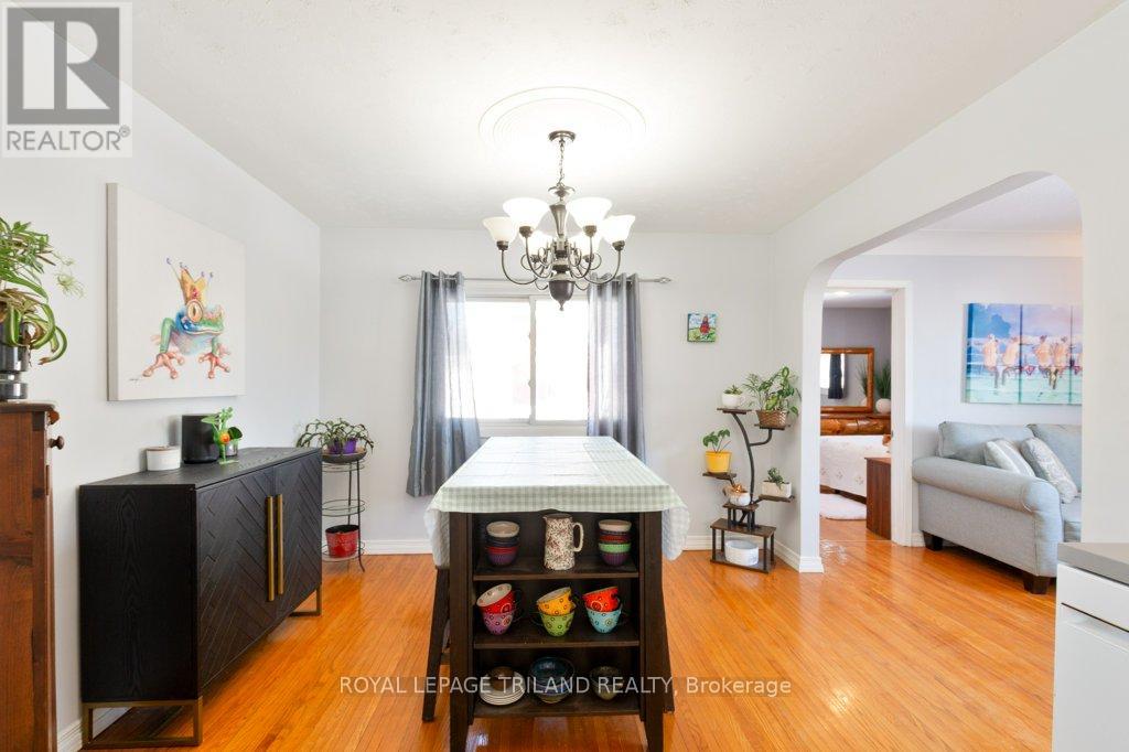 102 Steele Street, St. Thomas, Ontario  N5R 2Y5 - Photo 11 - X12825930