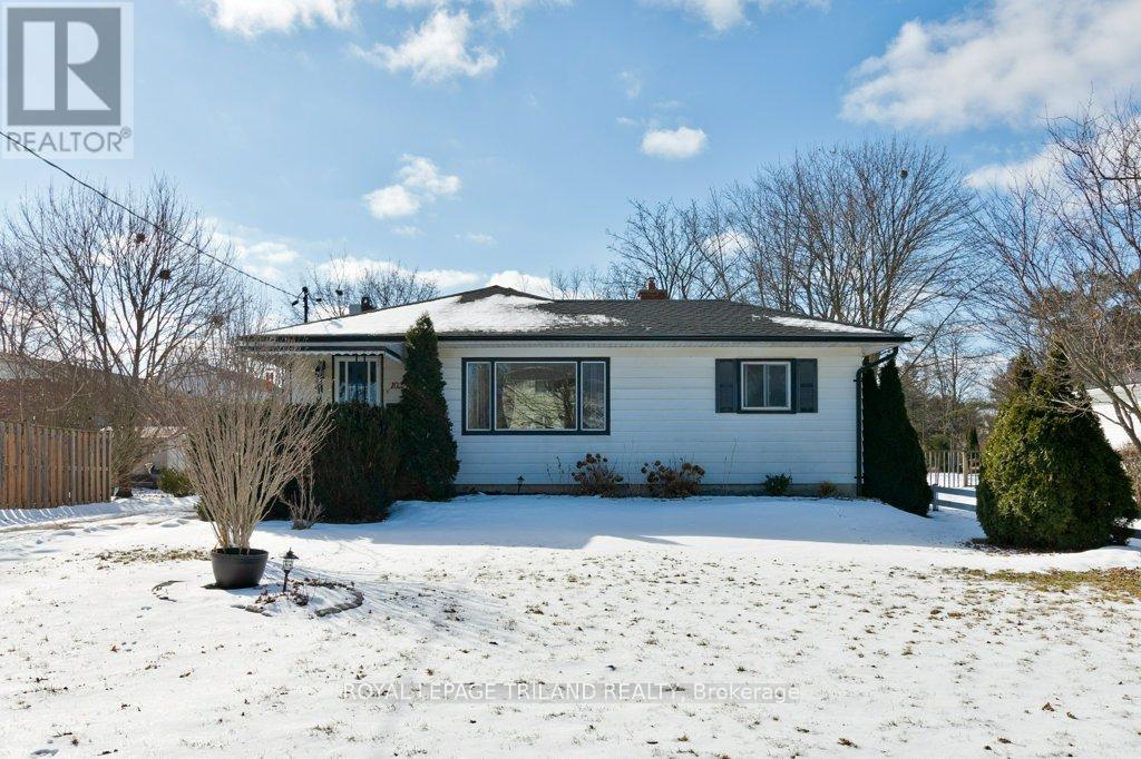 102 Steele Street, St. Thomas, Ontario  N5R 2Y5 - Photo 4 - X12825930