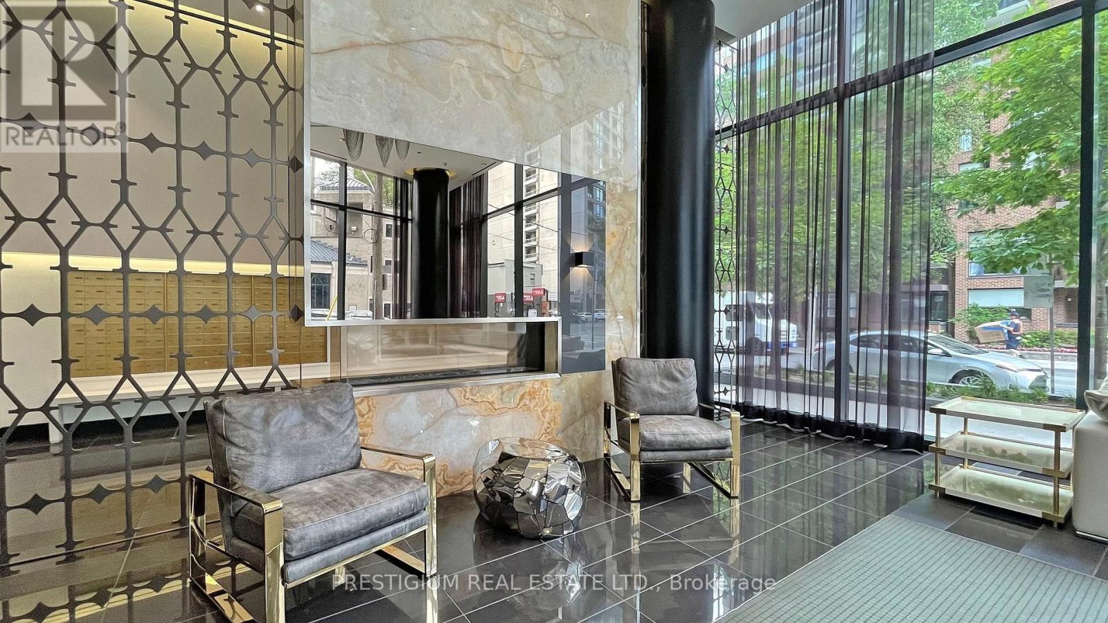 2405 - 32 Davenport Road, Toronto, Ontario  M5R 0B5 - Photo 3 - C12932016