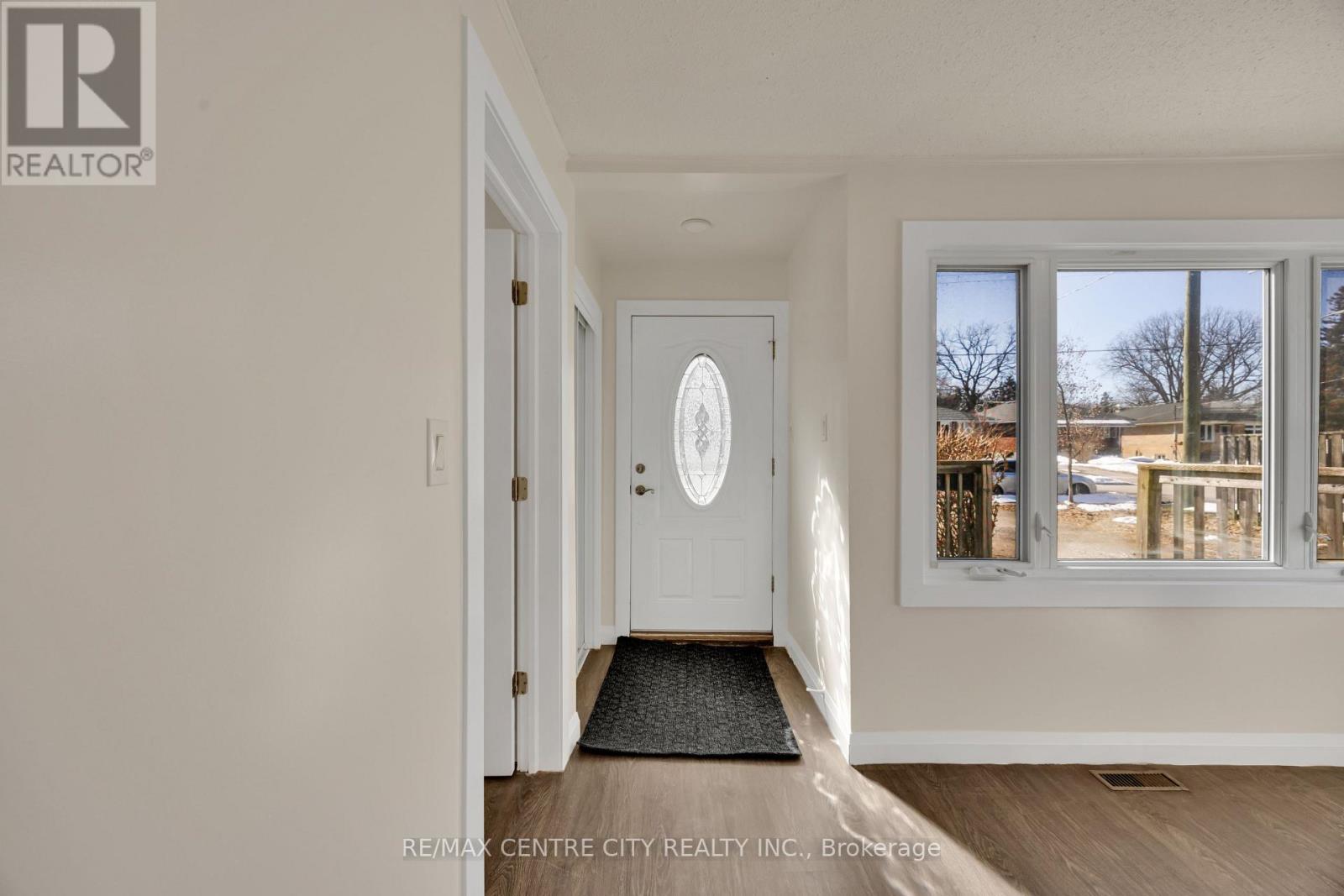 78 Langarth Street W, London South, Ontario  N6J 1P4 - Photo 5 - X12932050