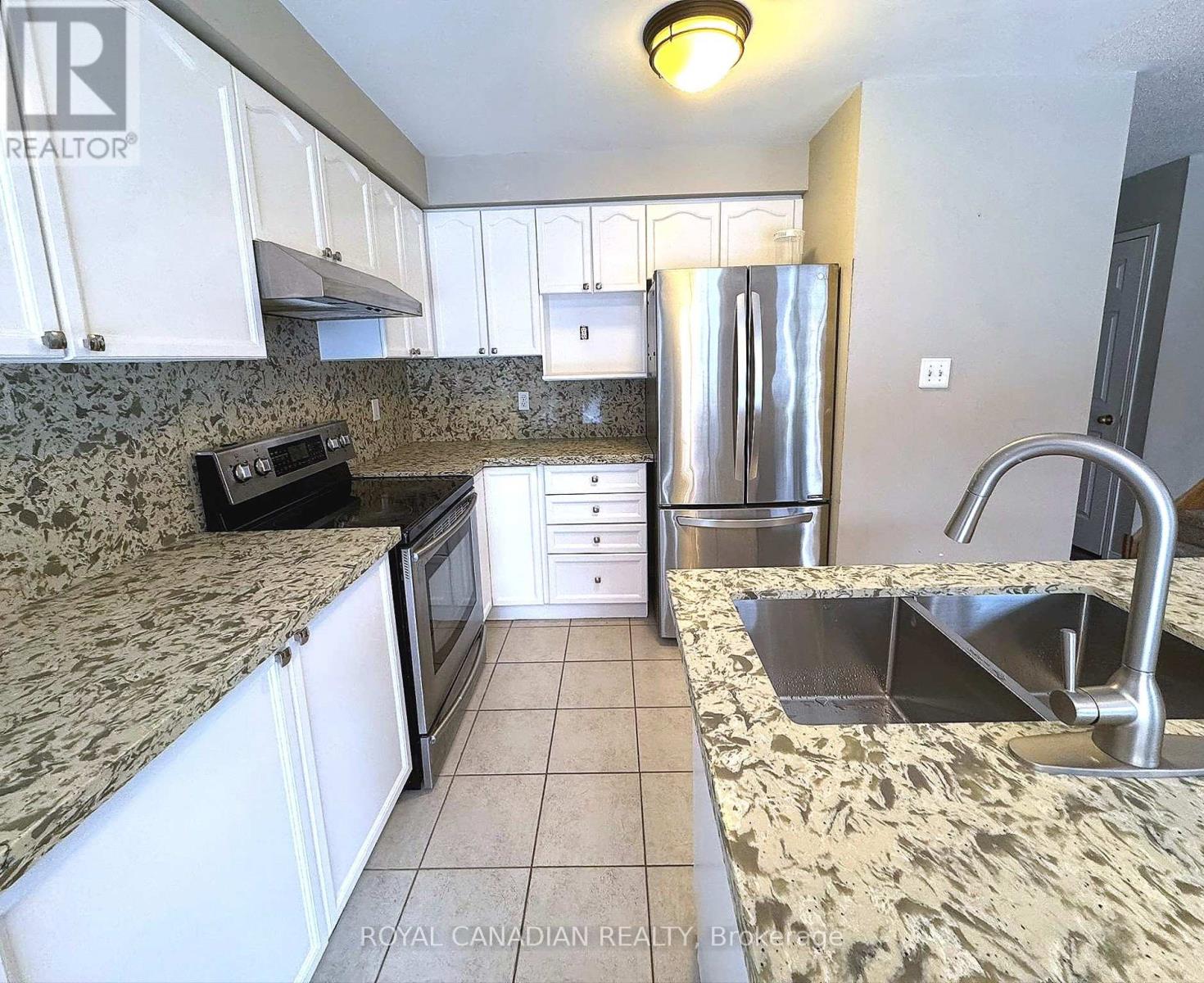 159 Harrongate Place, Whitby, Ontario L1R 3E6 - Photo 4 - E12932006