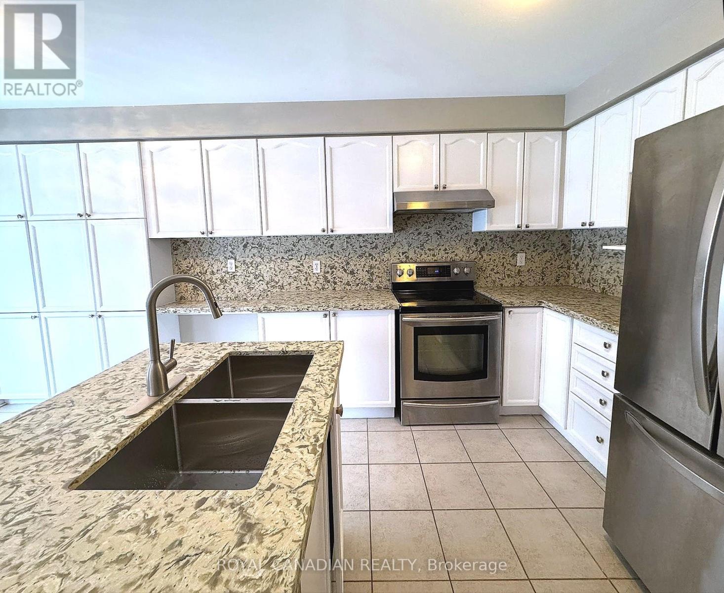 159 Harrongate Place, Whitby, Ontario L1R 3E6 - Photo 5 - E12932006